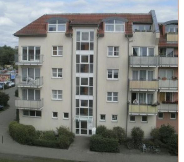 Moderno appartamento monolocale con balcone, cucina componibile e accesso senza gradini – Foto 8