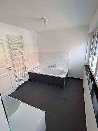 Moderne 3-Zimmer Wohnung – Badezimmer