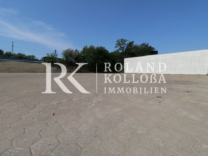 Approx. 900 m² of open space with small office near the A7-HH-Heimfeld – Photo 1