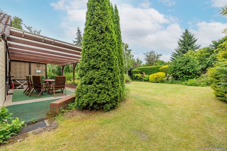 Traumhaftes Grundstück im ehemaligen Wochenendgebiet mit Massiv-Einfamilienhaus in Rehburg! – Hintere Gartenfläche, Terrasse Ansicht 1