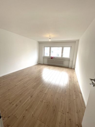🏡 modernized 1-room apartment – compact, charming & from Sep. – Wohn-Schlafbereich