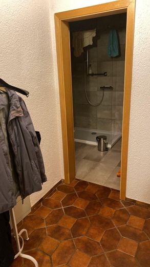 OG Flur Blick ins Bad