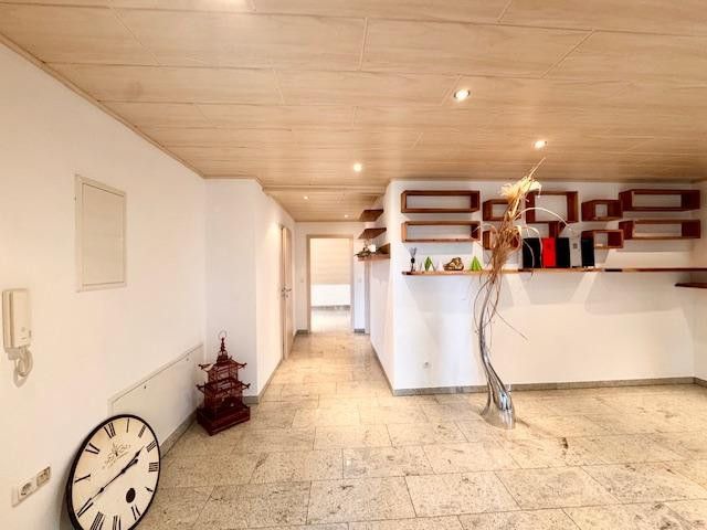 High-quality renovated 3-room apartment with balcony and new fitted kitchen – Moderne Fußbodenheizung