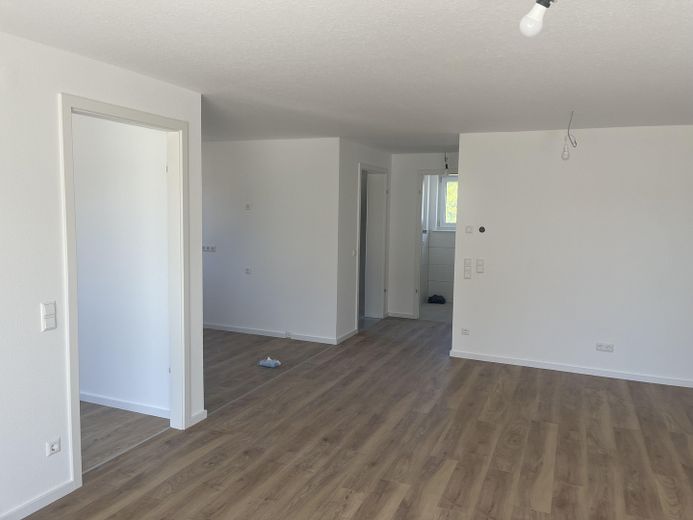 Piso de 4,5 habitaciones en Spaichingen, a estrenar en obra nueva – Blick vom Wohnbereich in Flur