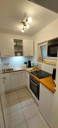 Modern möbliertes Apartment / befristet / Ingolstadt Unterhaunstadt / ab 01.08. frei – Küche 1
