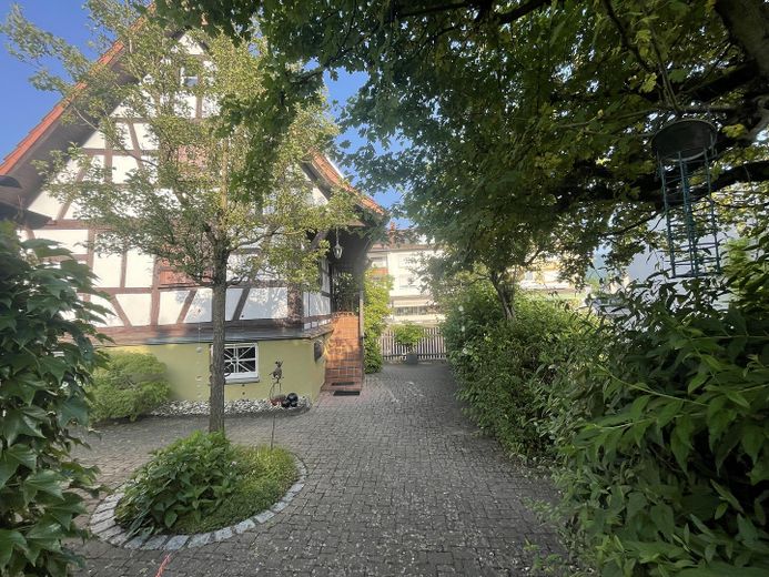 Hof vor dem Haus