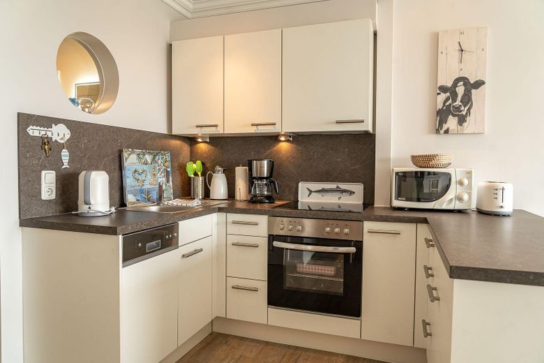##Reserviert## Sonnige 2-Zimmer Ferienwohnung mit Meerblick – Küchenzeile