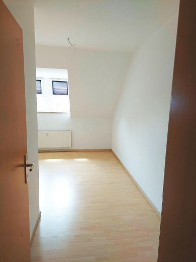 2 Zimmer WE im 3. OG - hell, gut geschnitten Top-Zustand – Schlafzimmer