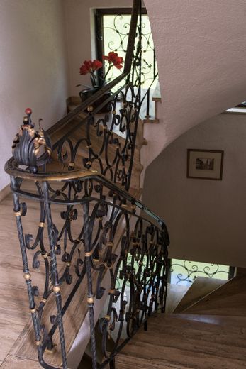 Holz und Naturstein - Ein Zuhause mit Charakter – Natursteintreppe
