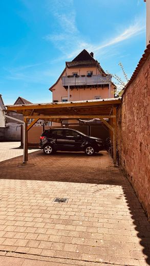 Provisionsfreie Maisonette-Wohnung mit Wohlfühlcharakter in Schwegenheim bei Speyer – Stellplatz unter dem Carport
