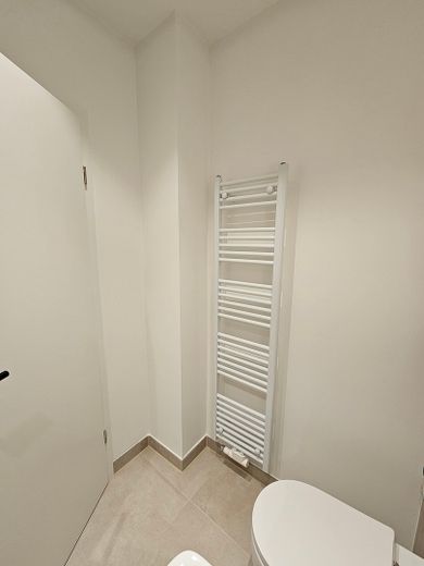 Modern wohnen im Alstertal – stilvoll modernisiert, Südloggia & provisionsfrei – Foto 3