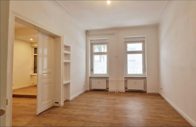 KREUZKÖLLNER KIEZ! Eleganti - 2 appartamenti d’epoca collegati | completamente ristrutturati | 3 ingressi | senza provvigione – Wohnzimmer 1
