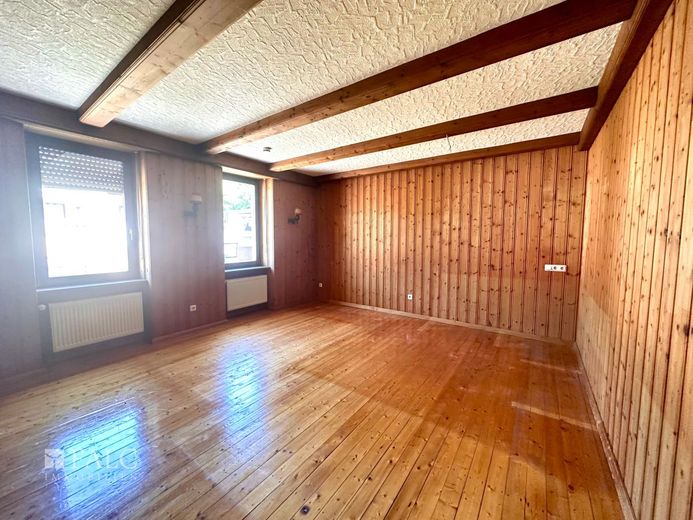 Preiswertes Familienhaus plus Baugrundstück! – Wohnzimmer