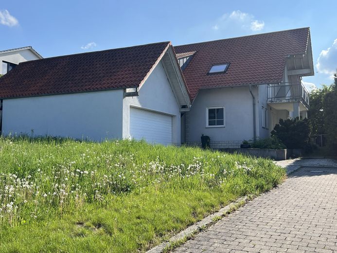 Einfamilienwohnhaus mit Doppelgarage und großem Garten - Privatverkauf – Foto 1