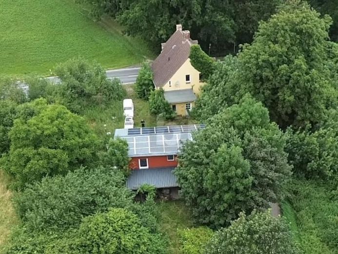 DENİZE YAKIN 5000 QM KENDİ ARAZİSİNDE TEK BAŞINA KONUM – Foto 1