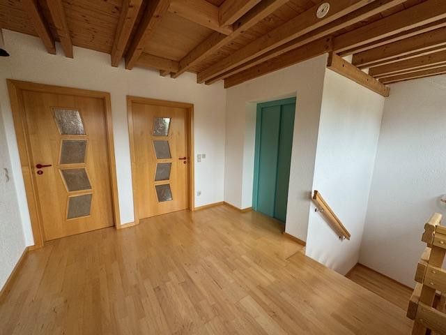 casa residenziale di alta qualità nel comune di Illmensee! - ascensore!! - 3 aree abitative!!! – Foyer im DG mit Aufzug