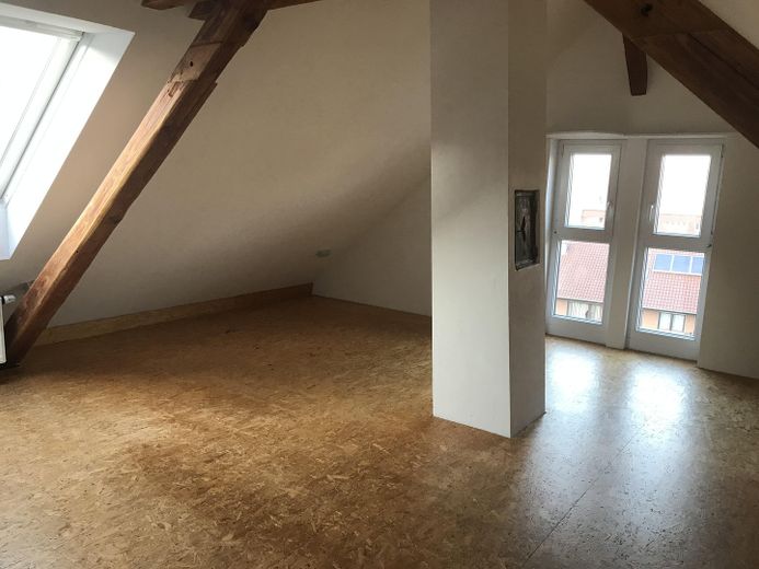 Luminoso appartamento di 5 locali al 1° + 2° piano di una casa di campagna a Gaildorf / Schwäbisch Hall – Dachzimmer 2.OG N/W