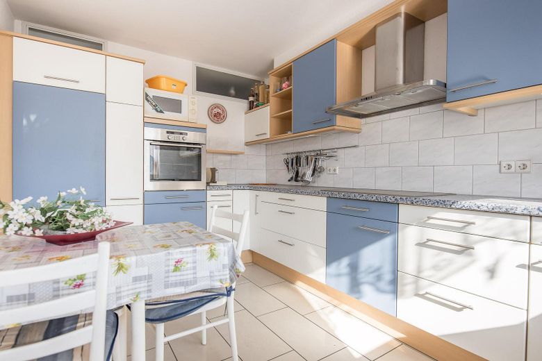 Appartamento di 4 locali senza provvigione a Lörrach-Hauingen – 131 m² vicino al nuovo Dreiland-Klinikum – Küche 2