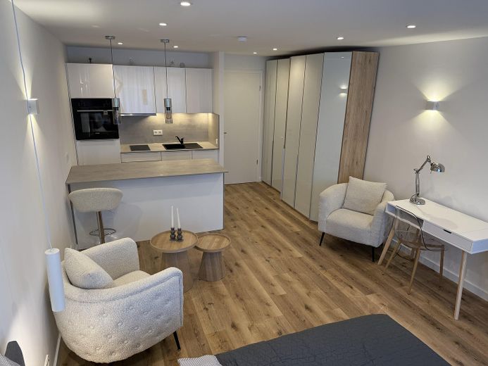 Stilvoll sanierte & modern möblierte 1-Zi Wohnung in Toplage – Wohnen
