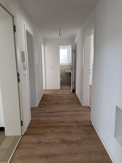 Erstbezug nach Sanierung- tolle 3-Zimmer Wohnung mit Balkon – Flur