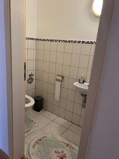 Mtl. 545€ Rate für Eigennutzer!!! Schöne 4,5 Zi-Whg. mit Balkon in Ablach zu verkaufen! (6) (ID-130) – WC 