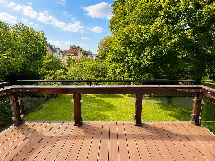 vivienda de ensueño en un entorno verde *Casa unifamiliar en Klotzsche* – Balkon mit Blick ins Grüne