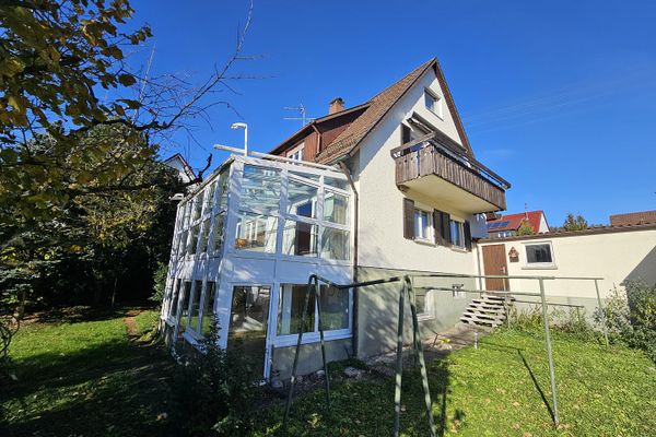 Plüderhausen: Ursprüngliches Zweifamilienhaus mit großem Garten und sehr guter Lage