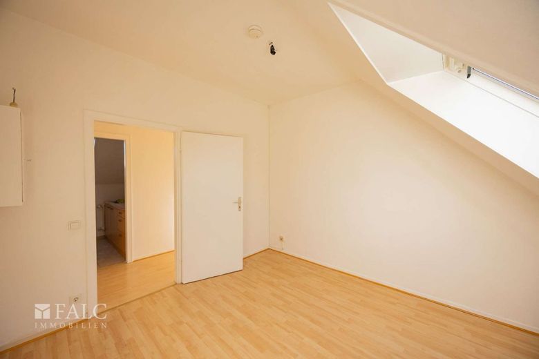 Kompakt, ruhig, zentral - 2-Zimmer-Dachgeschosswohnung mit optimalen Grundriss – Schlafzimmer