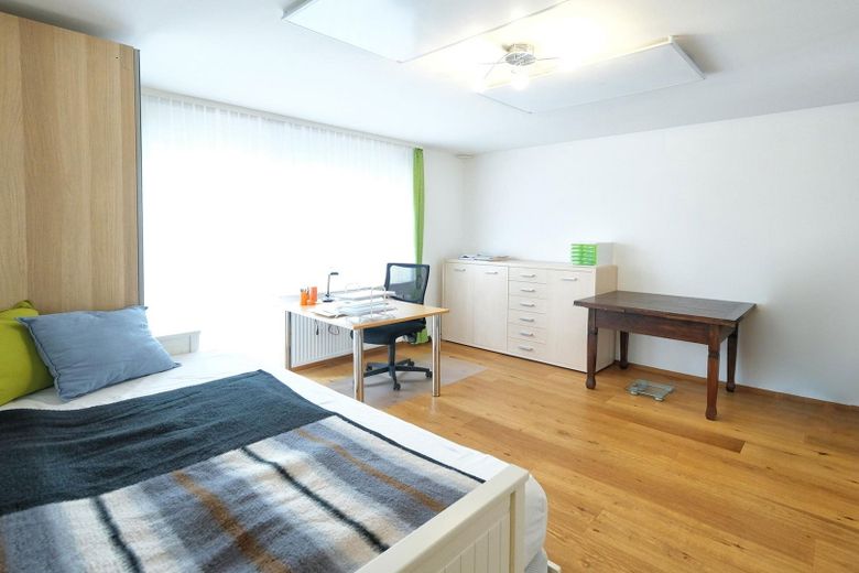 Schlafzimmer / Büro EG