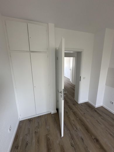 Schöne Sanierte 3-Zimmer Wohnung am Waldrand von Dellwig – Küche mit Einbauschrank