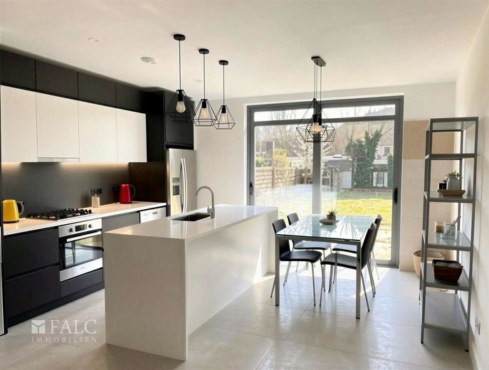 Unverbaubarer Blick - Saniertes Reihenmittelhaus KfW55 – Beispiel Ausblick Küche