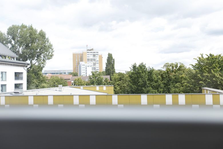 Schöne 2,5 Zimmer Wohnung (Nähe Hochschule Hannover) + Garage optional – Blick aus dem Fenster