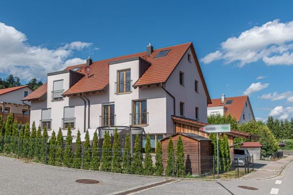PROVISIONSFREI* - Große, moderne Doppelhaushälfte mit Doppelcarport in Hohenthann-Andermannsdorf