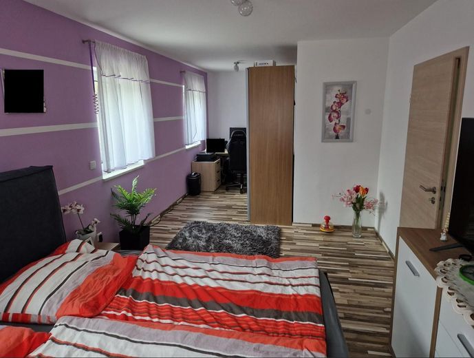 Schlafzimmer mit Ankleide