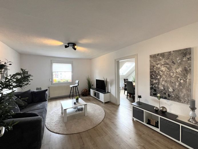 Zentrumsnahes Wohn- und Geschäftshaus (1 Gewerbe + 3 Wohnungen) in Schwelm - voll vermietet – Wohnzimmer DG