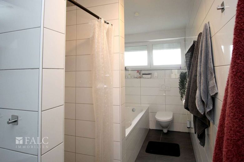 Junges Reihenendhaus für neue Besitzer – OG-Bad-1