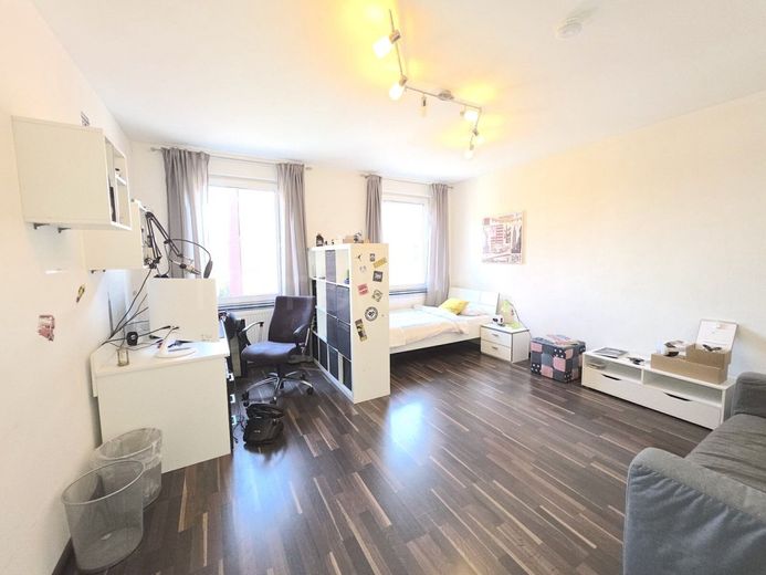 ++ MODERNISIERTE HOFANLAGE + SCHEUNE + STALLUNGEN + GROSSER GARTEN!! ++ – SCHLAFZIMMER 2