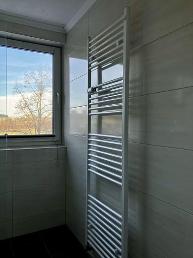 Abitare senza barriere al Klenzepark: 40m², nuova cucina componibile, garage, ascensore e cantina – Foto 7
