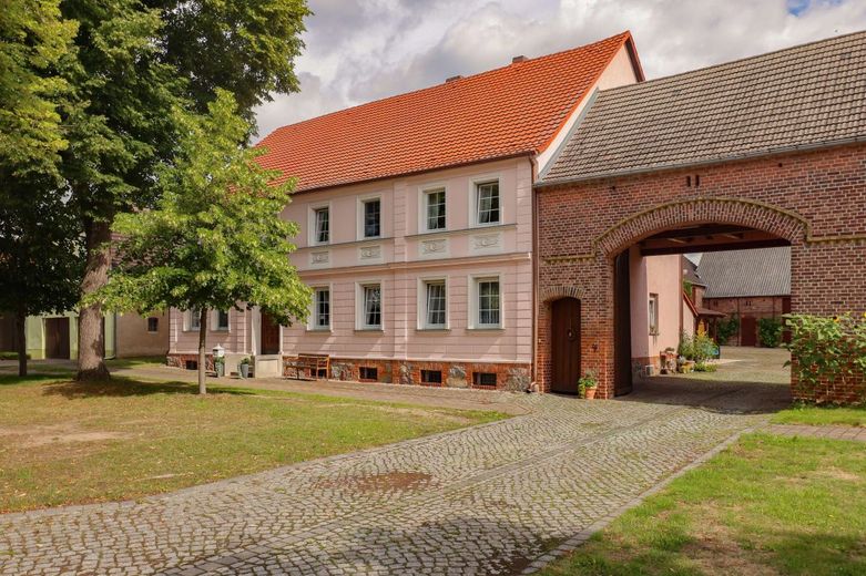 Wunderschöner Vierseitenhof im Bestzustand – Haupthaus