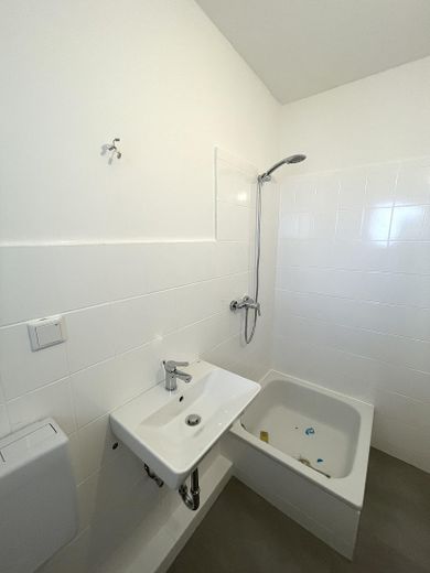 🏡 modernized 1-room apartment – compact, charming & from Sep. – Bad 2