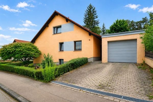 Room for Generations: Well-Maintained Two-Family House with Inviting Garden in Quiet Forest-Edge Location