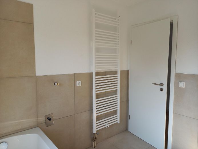 Lichtdurchflutete Zweizimmerwohnung – Bad