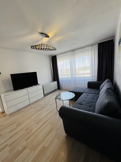 Affascinante appartamento ammobiliato di 2,5 locali a Monaco-Hadern - luminoso e tranquillo – Wohnzimmer