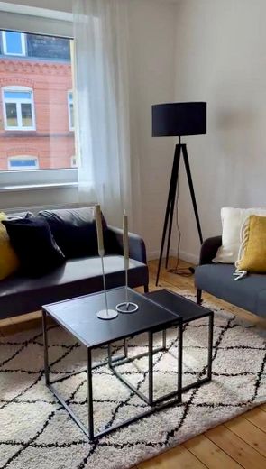 Moderne 2-Zimmerwohnung in zentraler Lage von Kiel Exerzierplatz - umfassend renoviert – Wohnzimmer