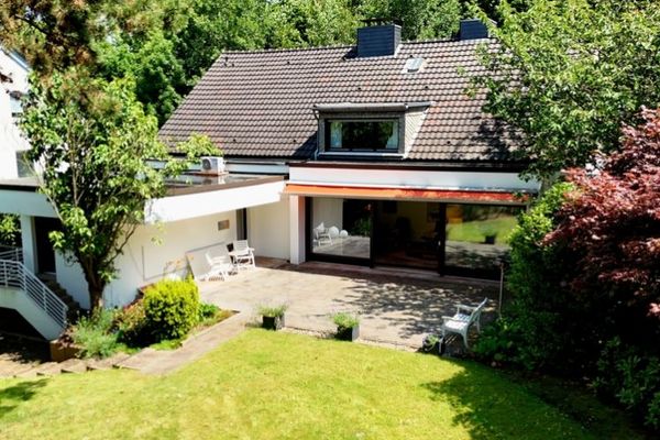Spektakuläres 3-Familienhaus in Stadtparknähe !
- Eigentümerwohnung > 300 m² bezugsfrei -