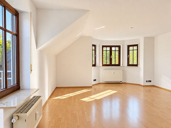 Wohnen auf zwei Ebenen – Maisonette mit hochwertiger Ausstattung und 3 Stellplätzen – Esszimmer mit Zugang zu Balkon