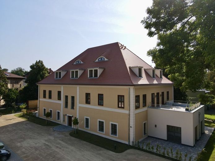Wohnen mit Charme: Exklusive 1,5-Zimmer-Wohnung im Denkmal - nur wenige Schritte zur Saale! – Außenaufnahme