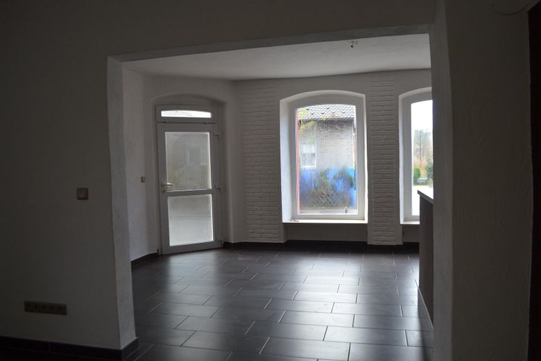 Unità commerciale in ottimo stato in posizione ben visibile – 72 m² con posto auto – Empfang4