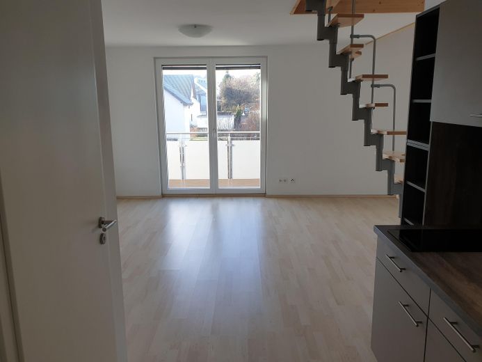 #2.17# Sehr schöne vollmöblierte Galeriewohnung mit Balkon. Ab Oktober. – Foto 1