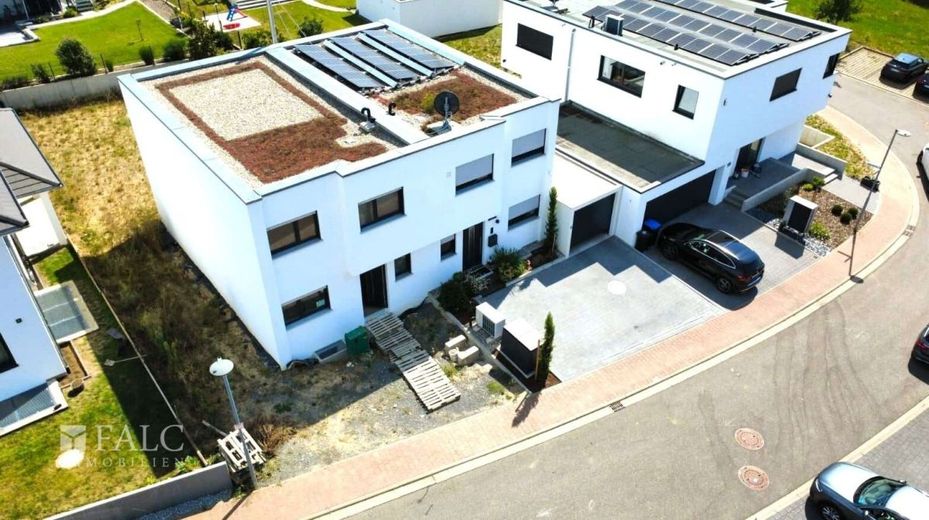 Der Feinschliff liegt bei Ihnen! Moderne Neubau DHH mit Garten und tollem Schnitt - FALC Immobilien – Aktuelle Objekt-Aufnahme